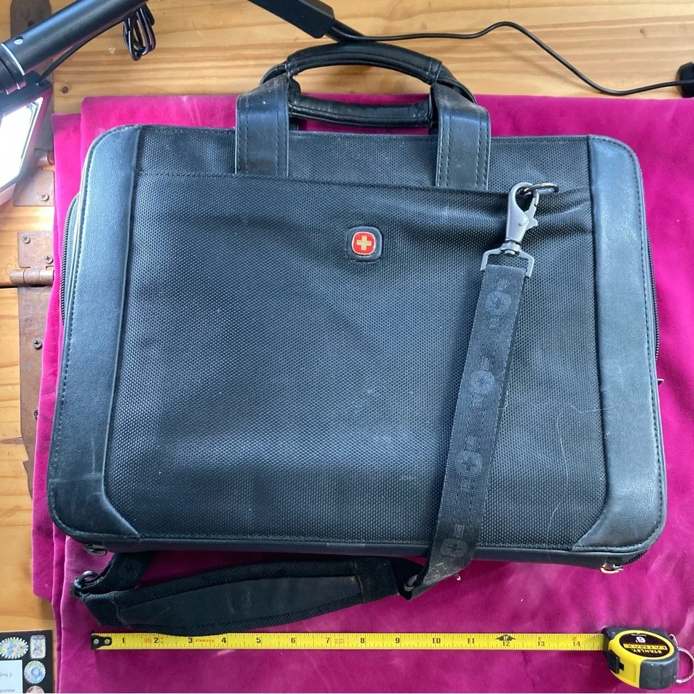 Wenger Swiss Army Laptop Computer Case Shoulder Carryon Briefcase Black